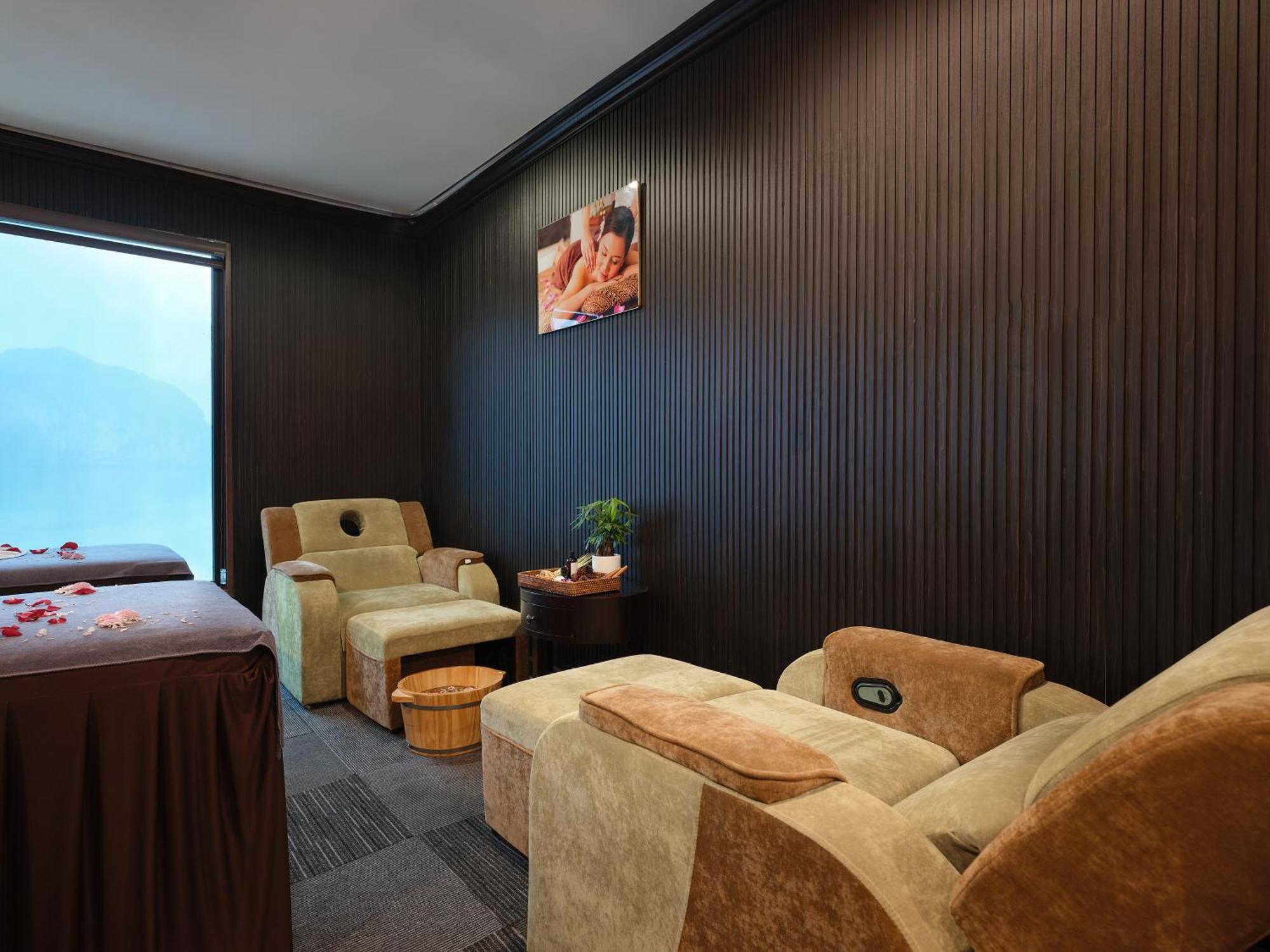 Era Premium Cruises Halong Hotel ฮาลอง ภายนอก รูปภาพ