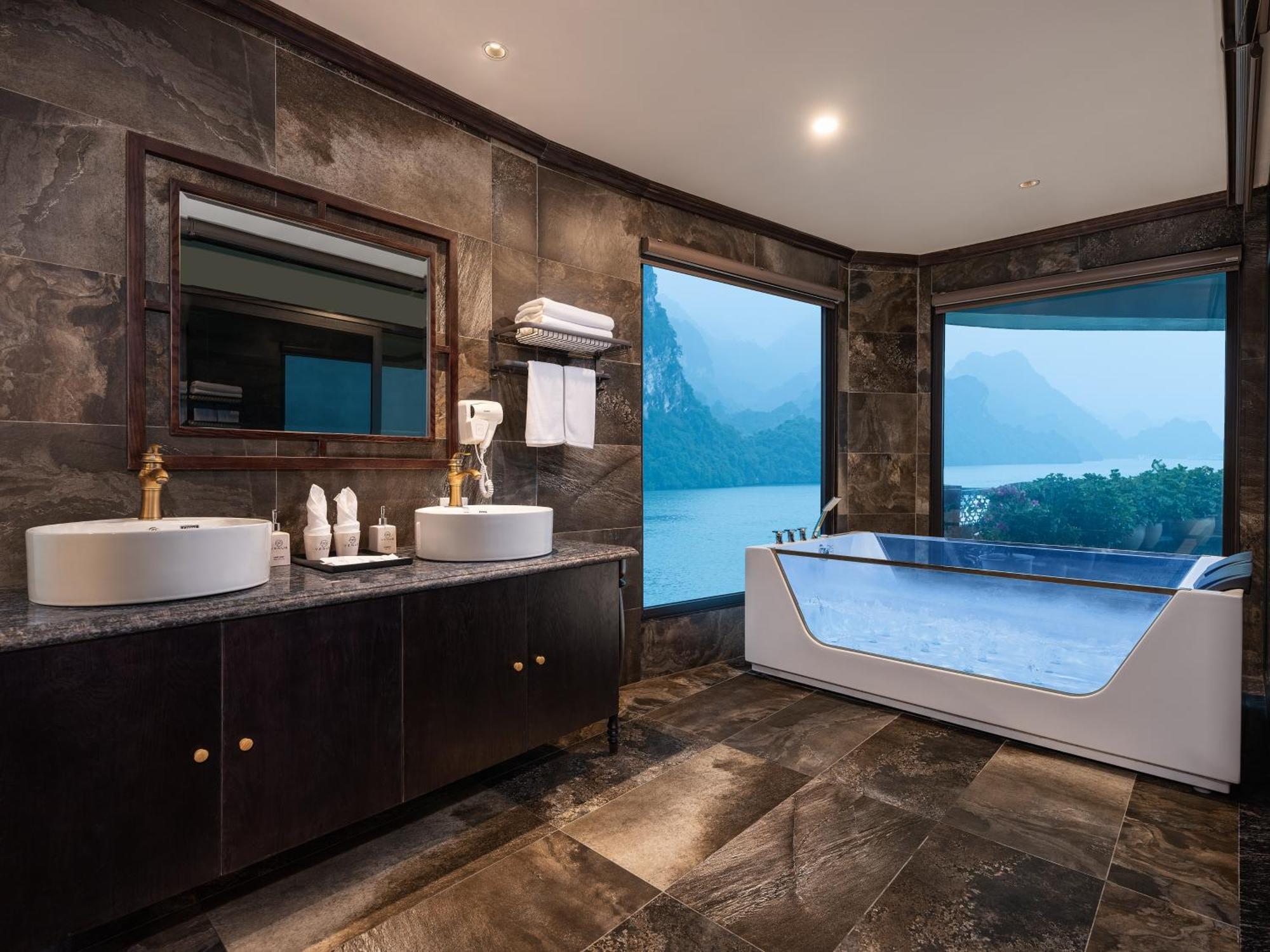 Era Premium Cruises Halong Hotel ฮาลอง ภายนอก รูปภาพ