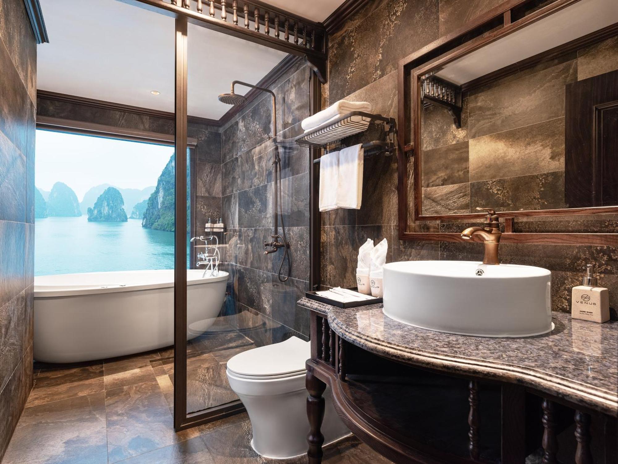 Era Premium Cruises Halong Hotel ฮาลอง ภายนอก รูปภาพ