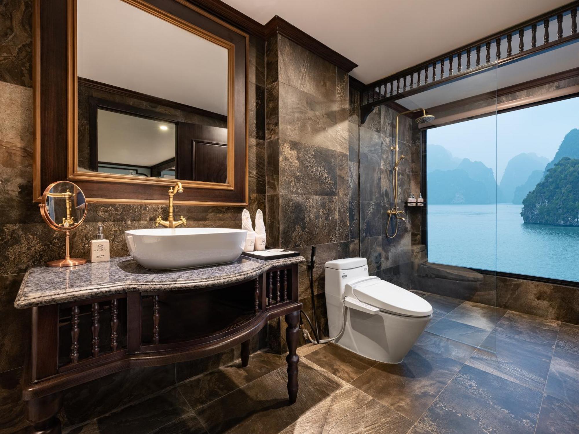 Era Premium Cruises Halong Hotel ฮาลอง ภายนอก รูปภาพ